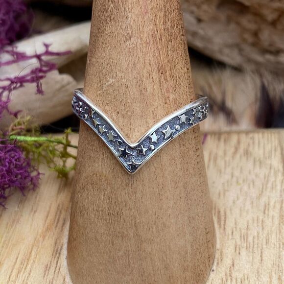 Chevron Stars Sterling Silver Ring Sizes 6-10 - Picture 2 of 5